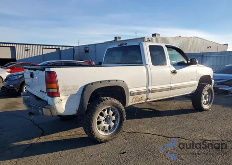 2000 Chevrolet Silverado K1500 z USA, uszkodzony, nr VIN 1GCEK19T2YE187761